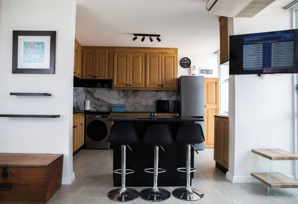 Apartment, 3 Bedrooms, Accessible, Balcony | Interior