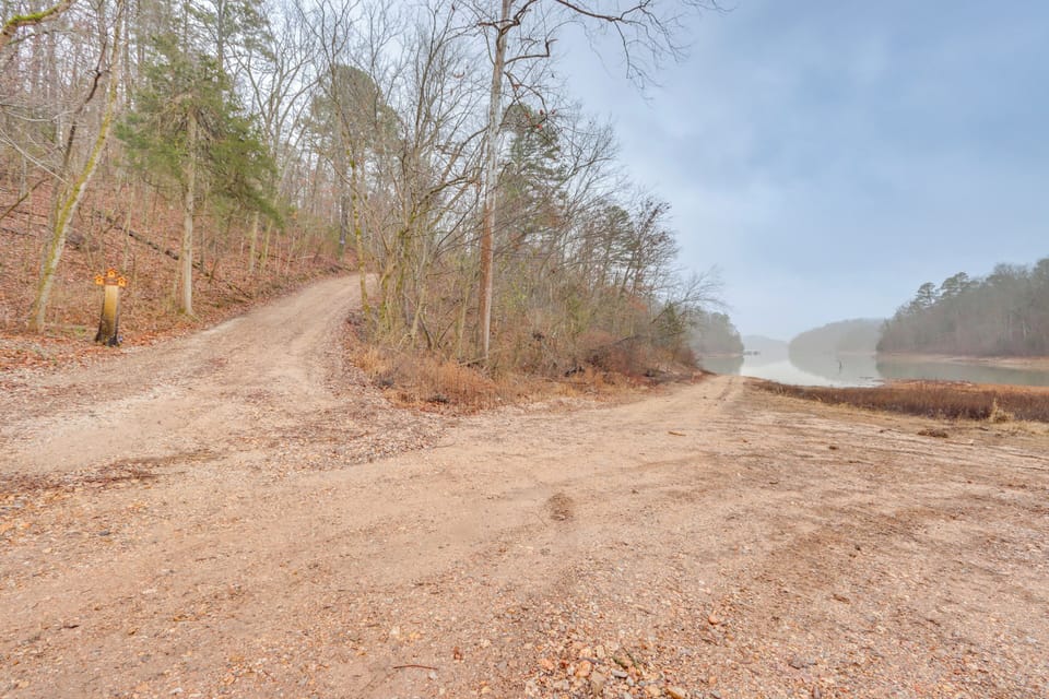 Parking | Steep Dirt Driveway (4 Vehicles)