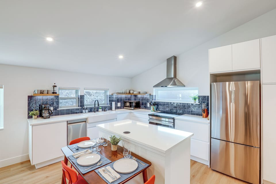 Kitchen | 2-Story Apartment | Stainless Steel Appliances | Cooking Basics