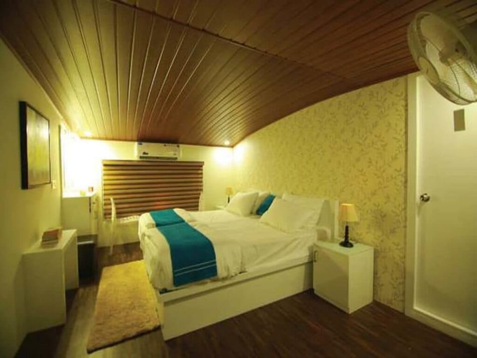 Deluxe Room, Lake View | Free WiFi