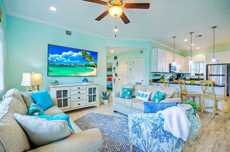 Bright and beachy interiors. (Shorely Blessed)