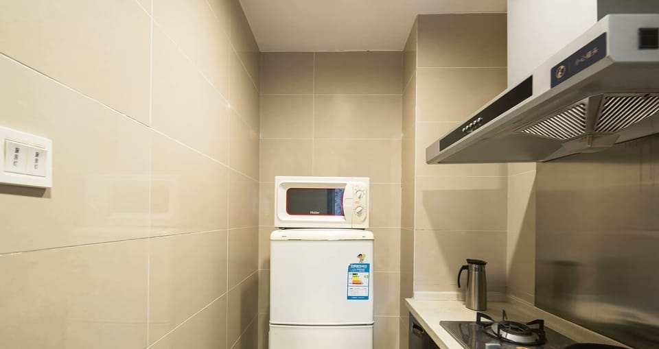 Luxury Studio Suite, 1 King Bed with Sofa bed, Partial Ocean View | Private kitchen | Fridge, stovetop, cookware/dishes/utensils, dining table