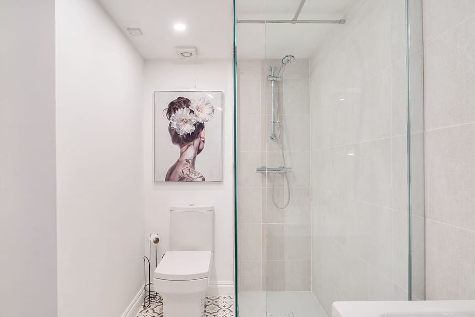 Bakers Cottage, Shaftesbury: The family shower room