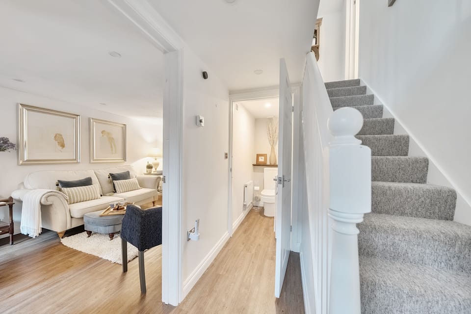 Bakers Cottage, Shaftesbury: Stairs lead you up to the first floor landing and bedrooms