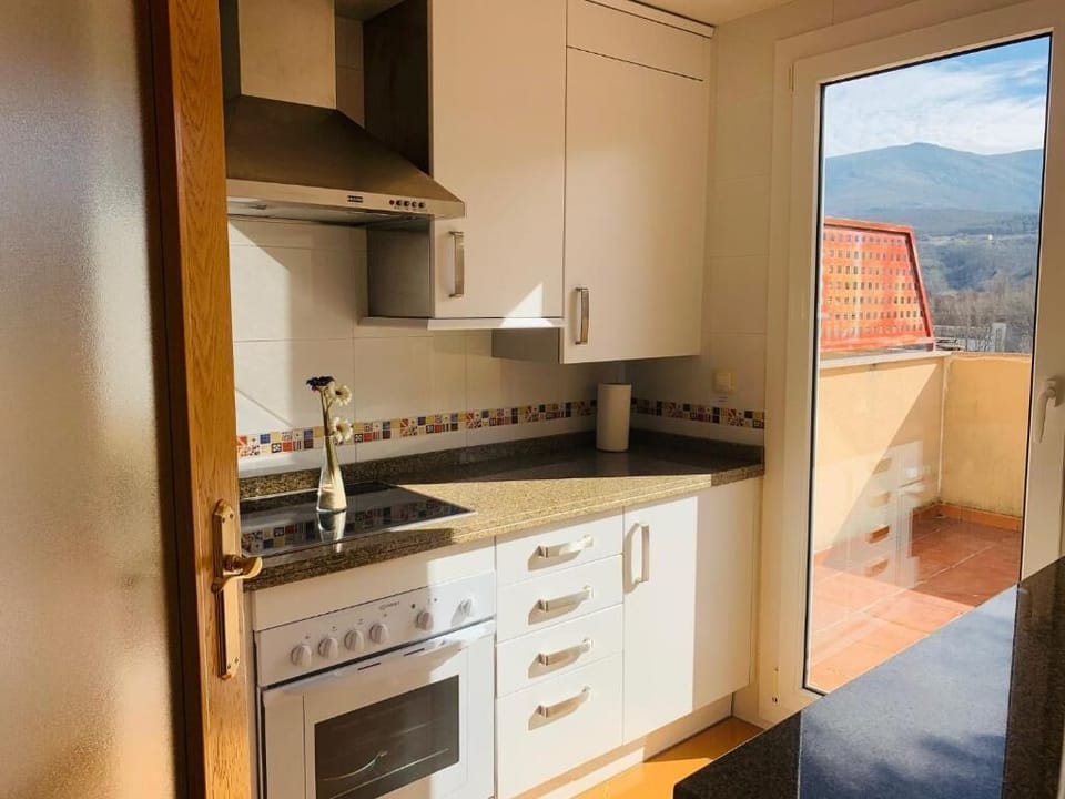 Standard Penthouse | Private kitchen | Mini-fridge, microwave, stovetop, coffee/tea maker
