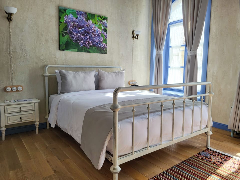 Standard Double Room, 1 King Bed, Non Smoking | Desk, WiFi (free), bed sheets
