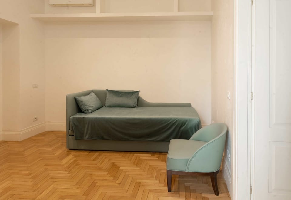 Junior Suite, City View | Living area