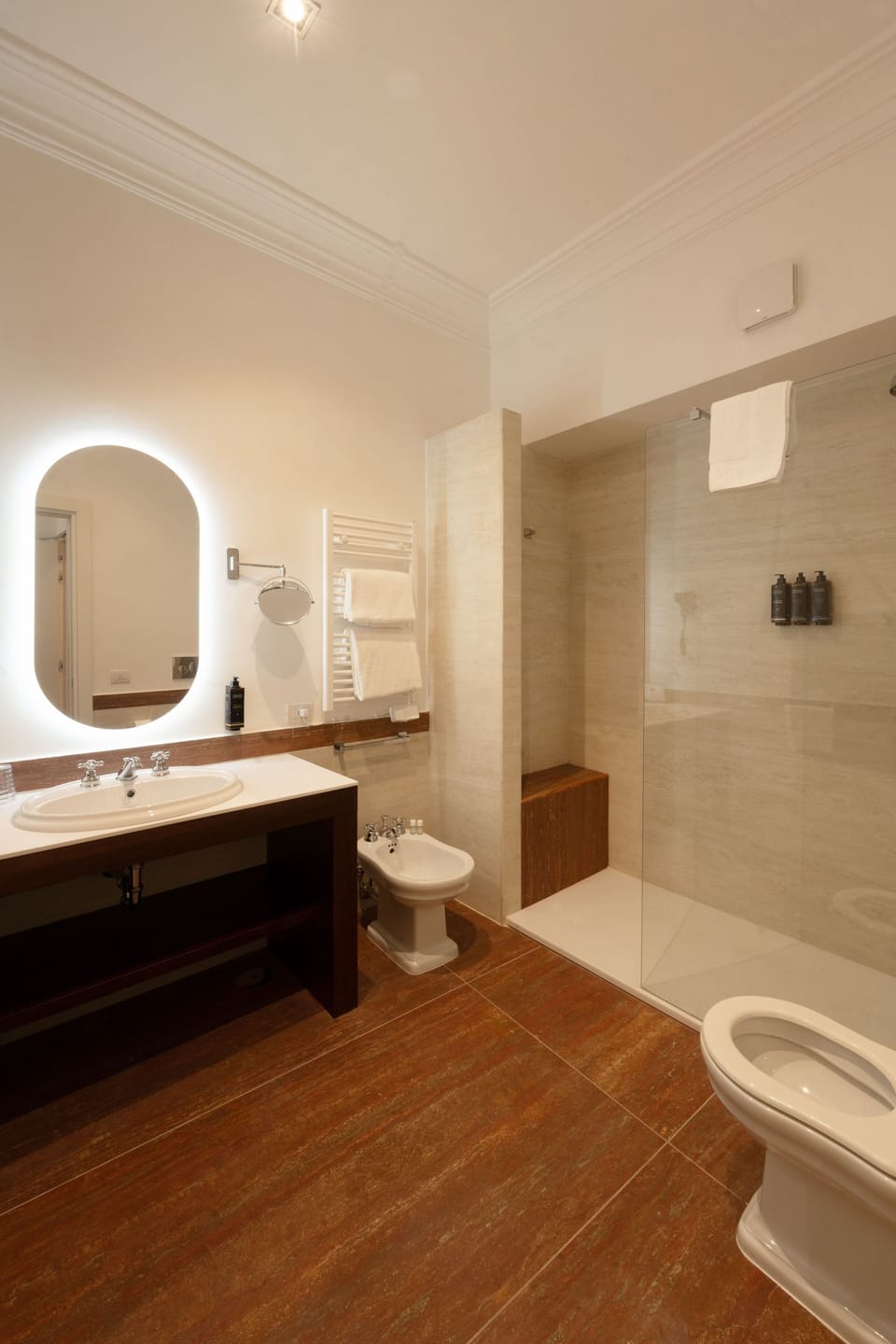 Premier Double Room, City View | Bathroom | Shower, hair dryer, slippers, bidet