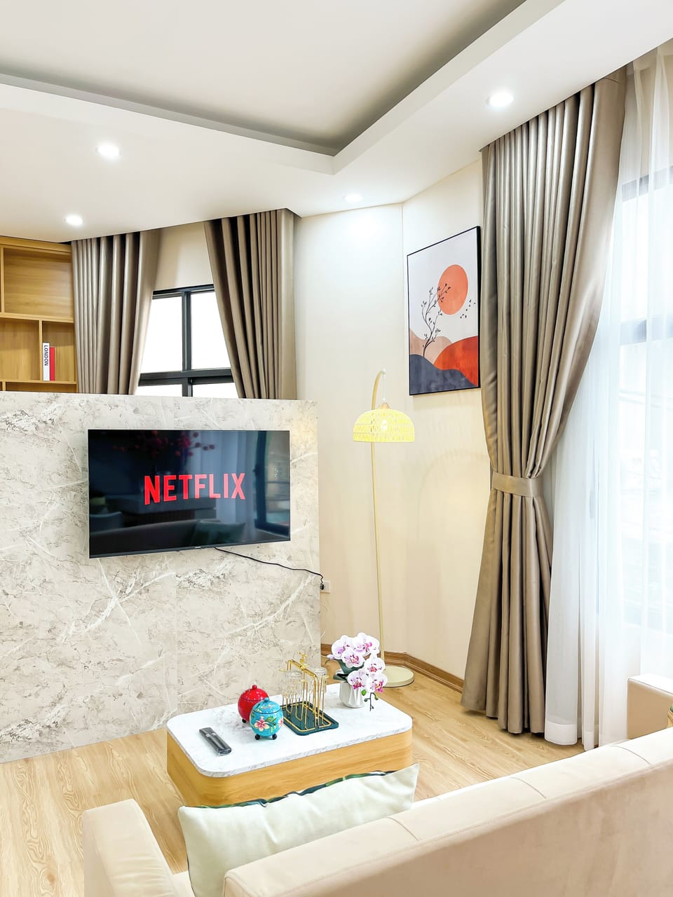 Standard Double Room, City View | Living area