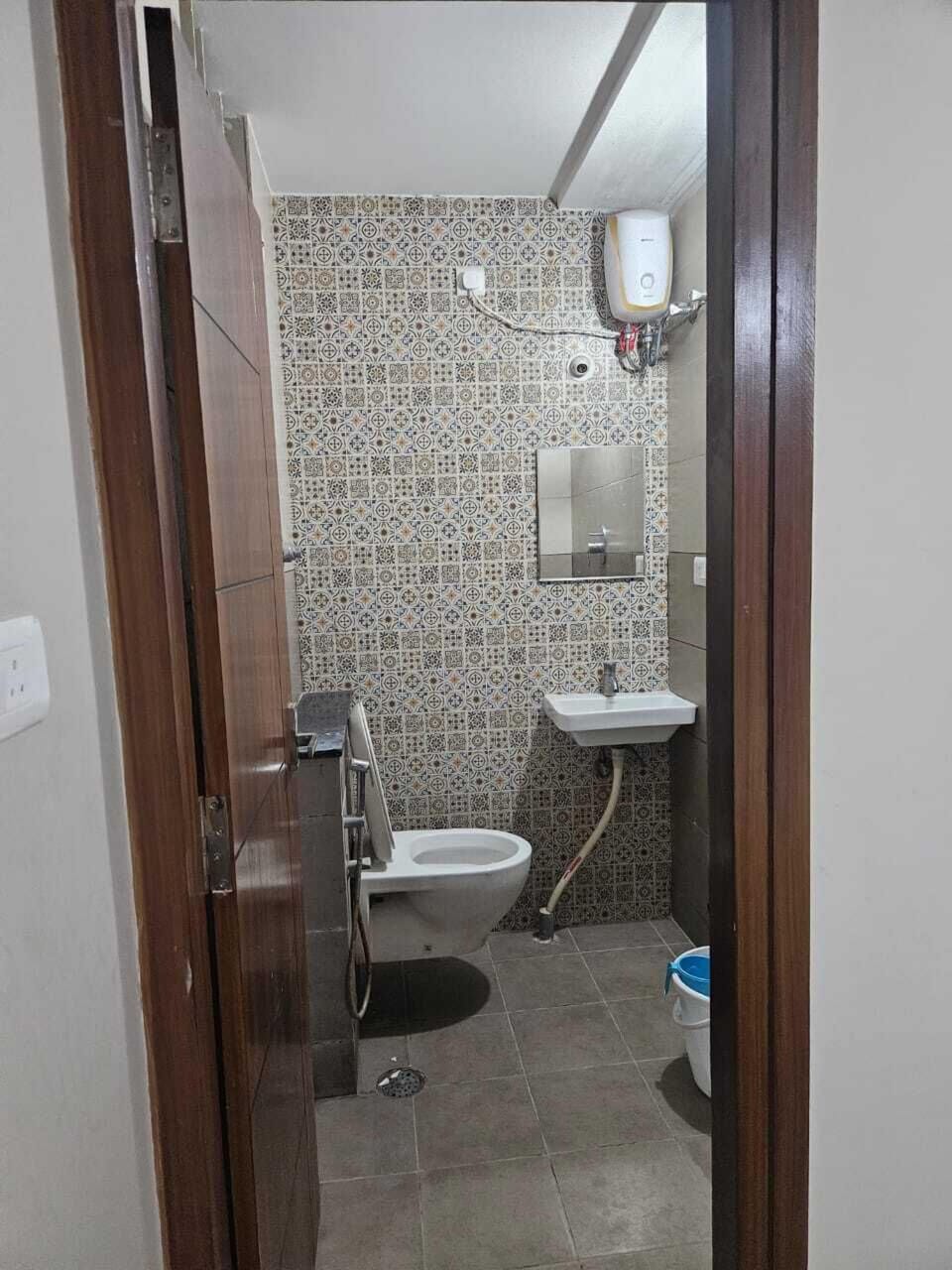 Deluxe Double Room | Bathroom | Shower, towels, soap