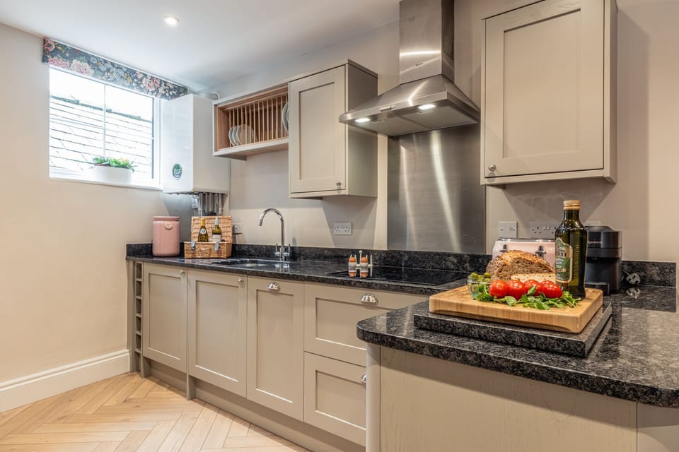 Piggy in the Middle Kitchen - StayCotswold