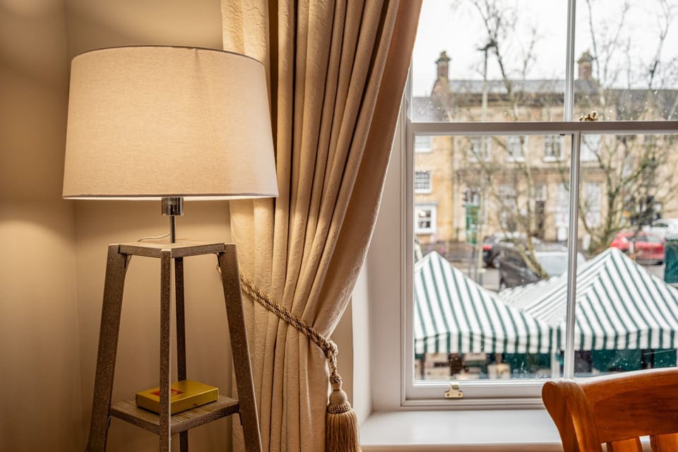 Piggy in the Middle Sitting Area - StayCotswold