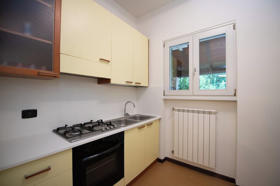 Family Villa, Garden View | Private kitchen | Electric kettle, toaster