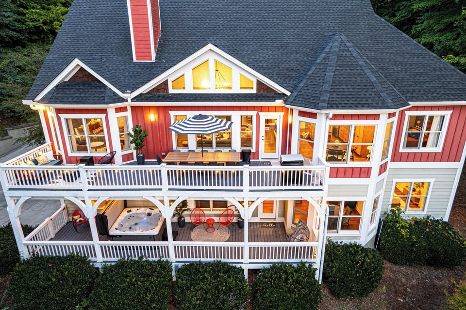 Take in the full view of our stunning property and its surroundings from above!