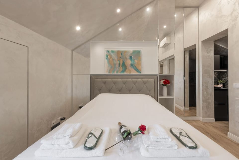 GARIBALDI, 64 – In the heart of the historic center Apartment in Milan