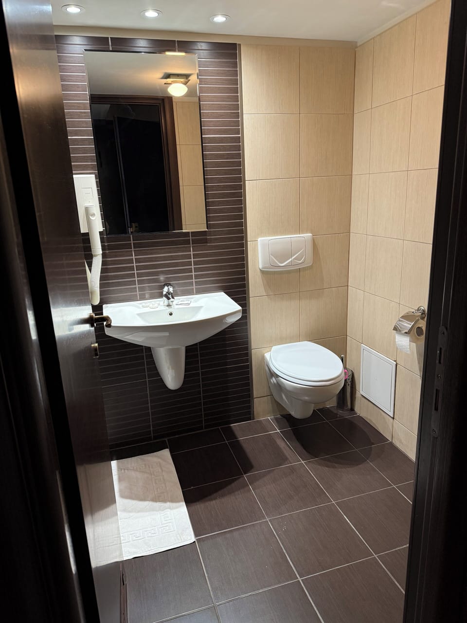 Standard Double Room, City View | Bathroom | Free toiletries, hair dryer, towels, soap