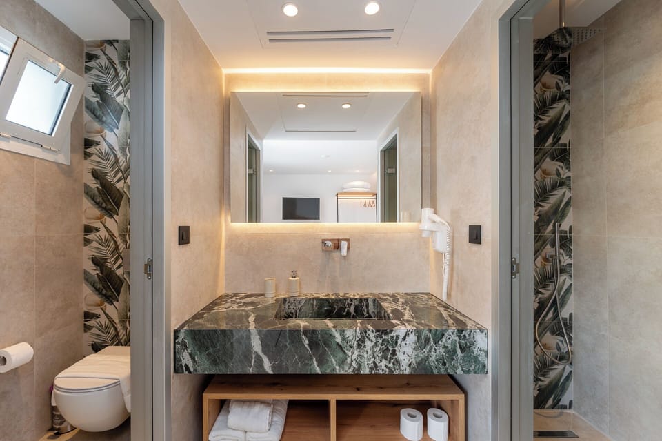 Studio | Bathroom