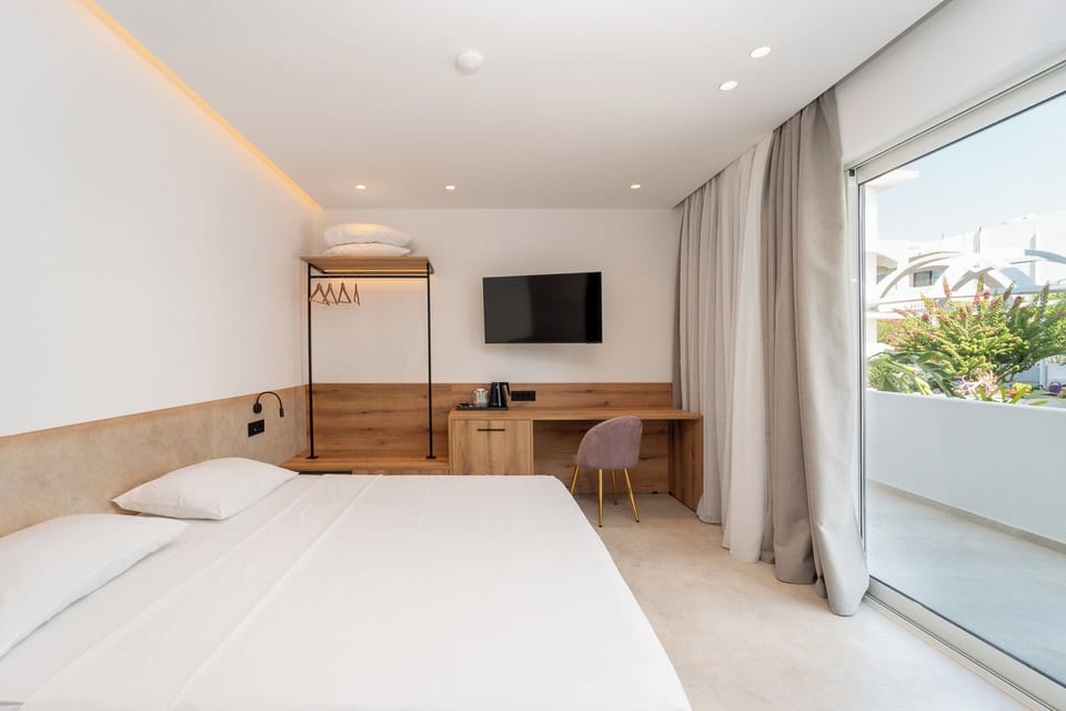Studio | Desk, soundproofing, free WiFi