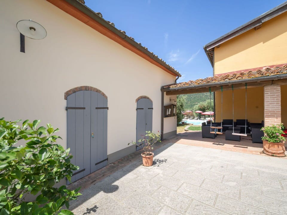 Door, Flowerpot, Houseplant, Shade, Concrete, Flagstone, Courtyard, Yard, Estate, Driveway