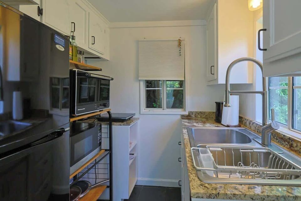 Kitchen | Full Appliances & Granite Countertops
