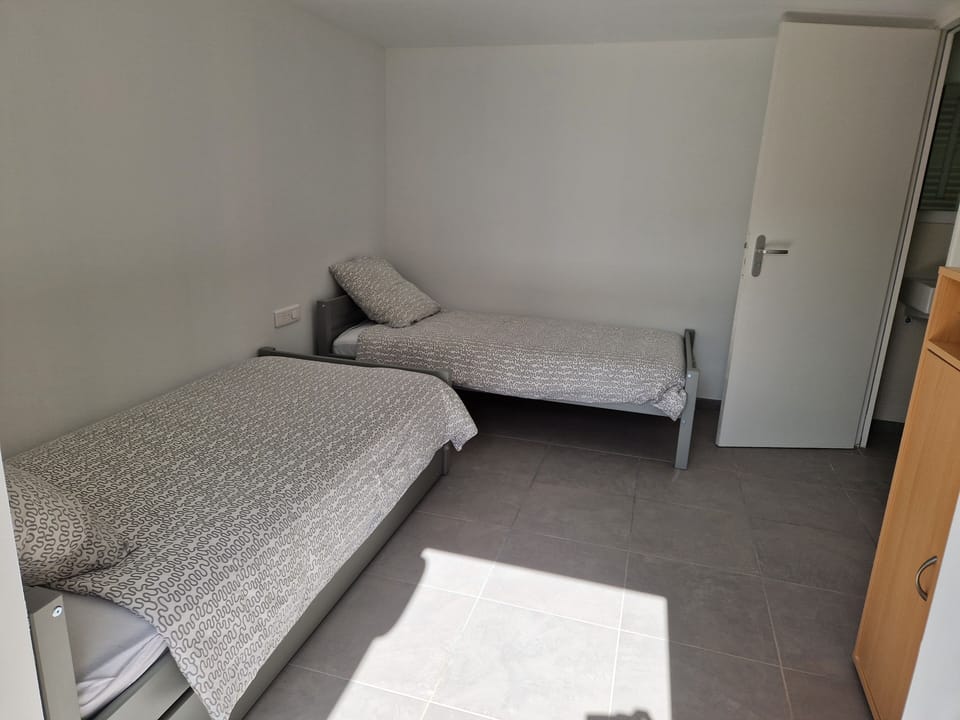 Double Room, Courtyard View | Soundproofing, bed sheets