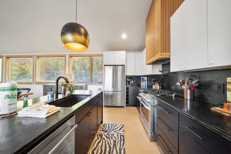 Gas Six-Burner Stove and Oven