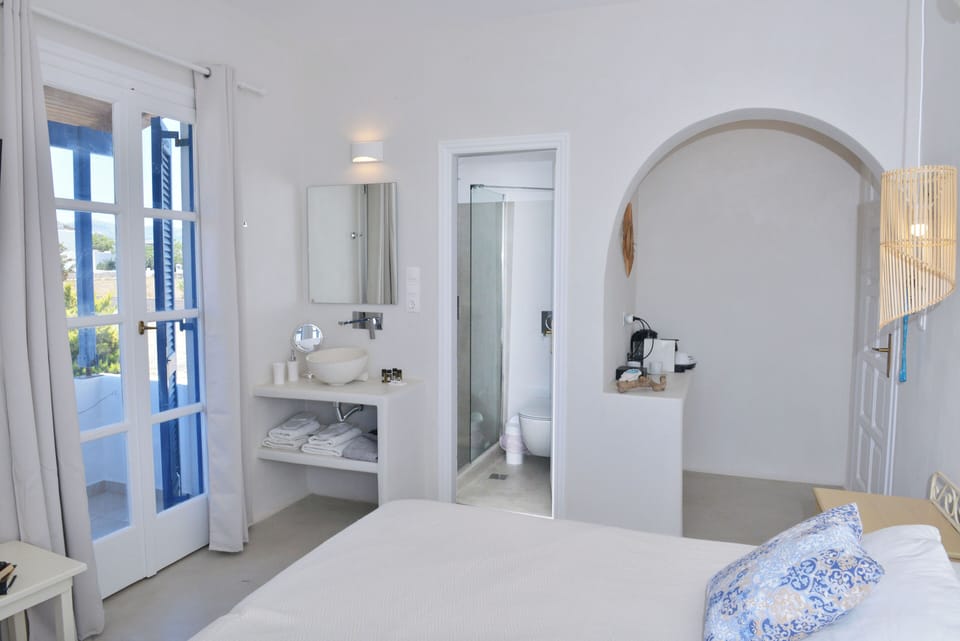 Deluxe Double Room, Sea View | Desk, soundproofing, free WiFi