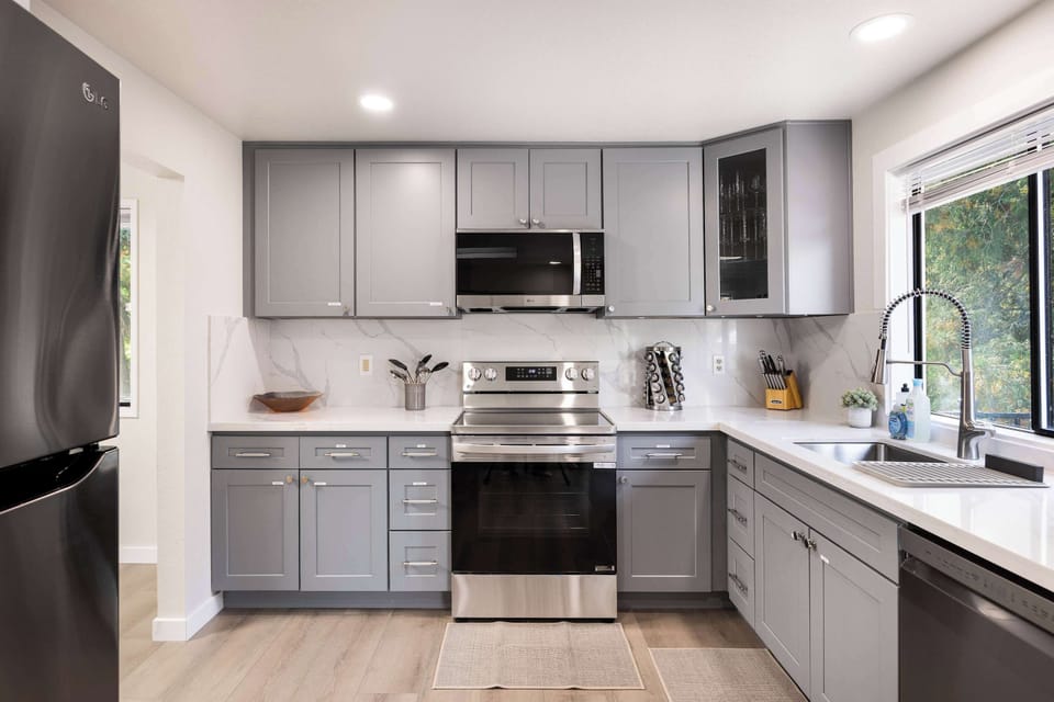 Fully remodeled kitchen. Every thing is new for you!

