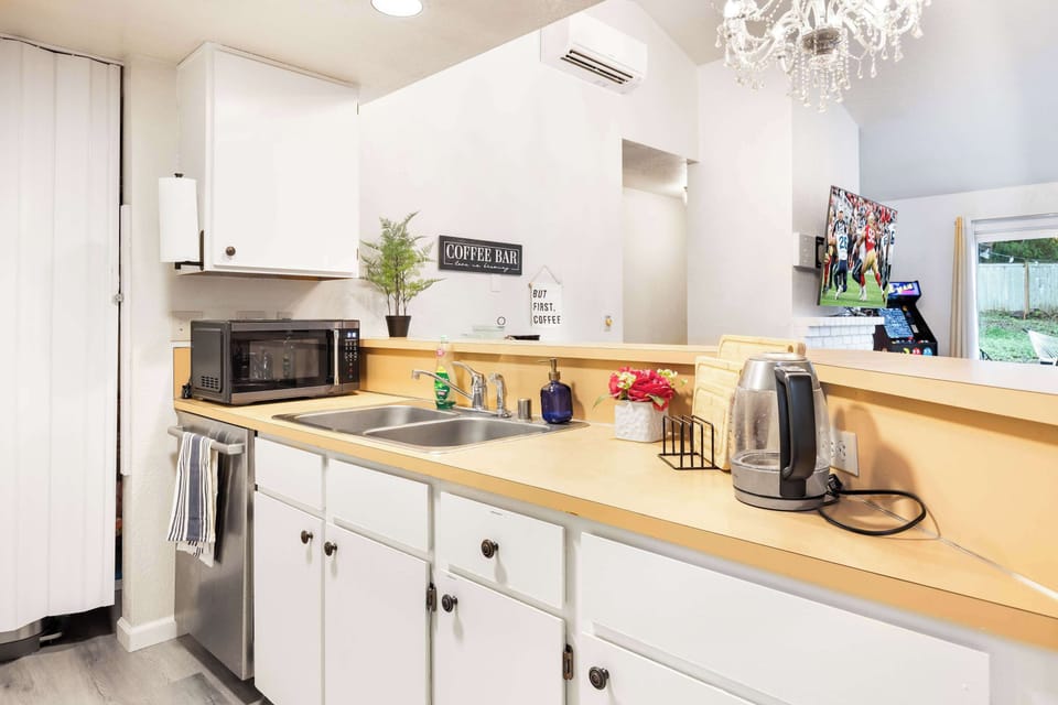 The extended kitchen counter offers plenty of space for meal preparation. Conveniently located next to the dining and living areas, this setup keeps everything within easy reach for a seamless stay.