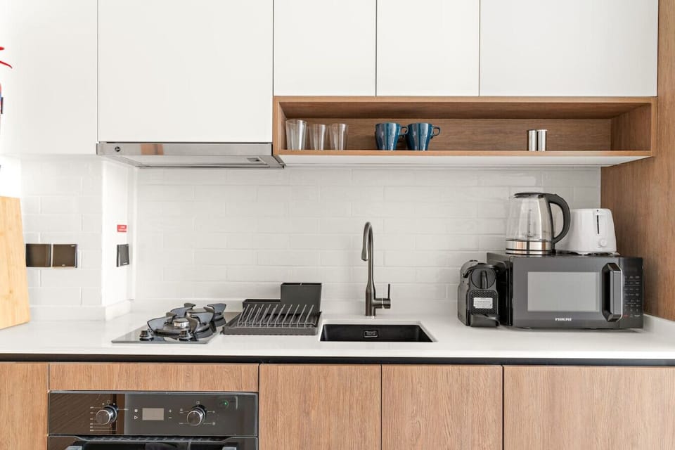 Kitchen: Modern appliances and chic design for your culinary adventures in Dubai!