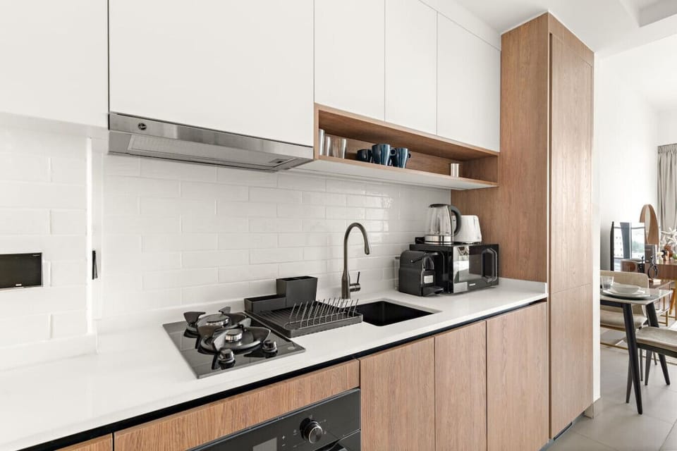 Kitchen: Modern design with sleek finishes, perfect for culinary adventures!