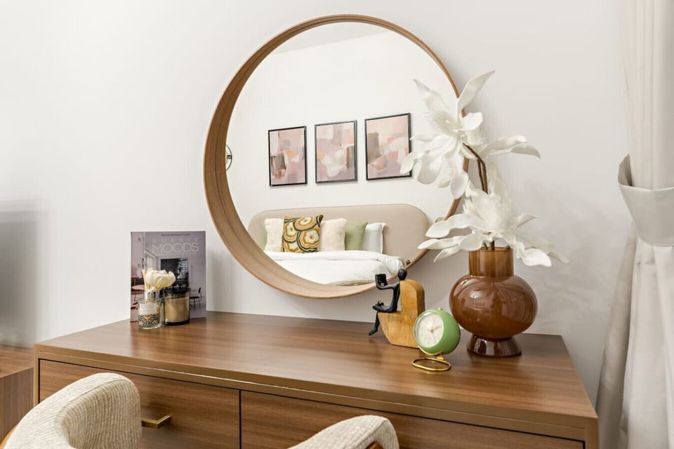 Elegant Bedroom: Stylish decor meets modern comfort in a serene space for ultimate relaxation!