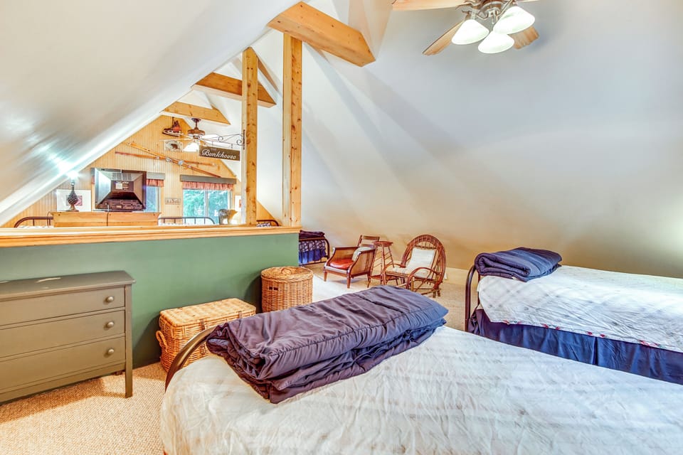1 Mi to Lake Easton: Cozy Cascades Cabin! Cottage in Easton