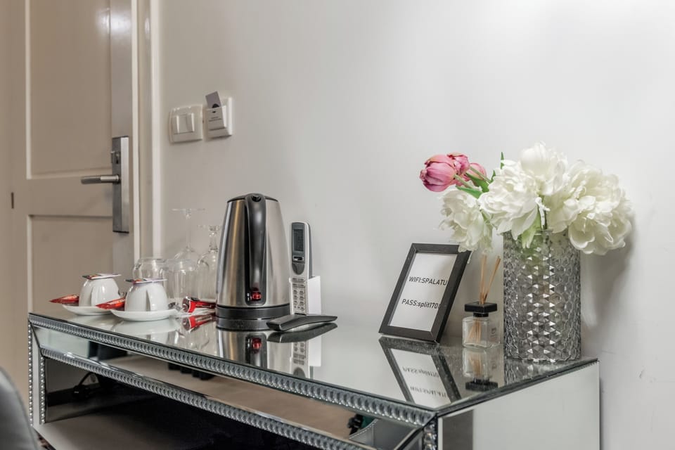 Deluxe Double Room | In-room safe, desk, blackout drapes, iron/ironing board