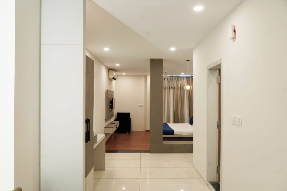 Suite | Desk, WiFi (free)