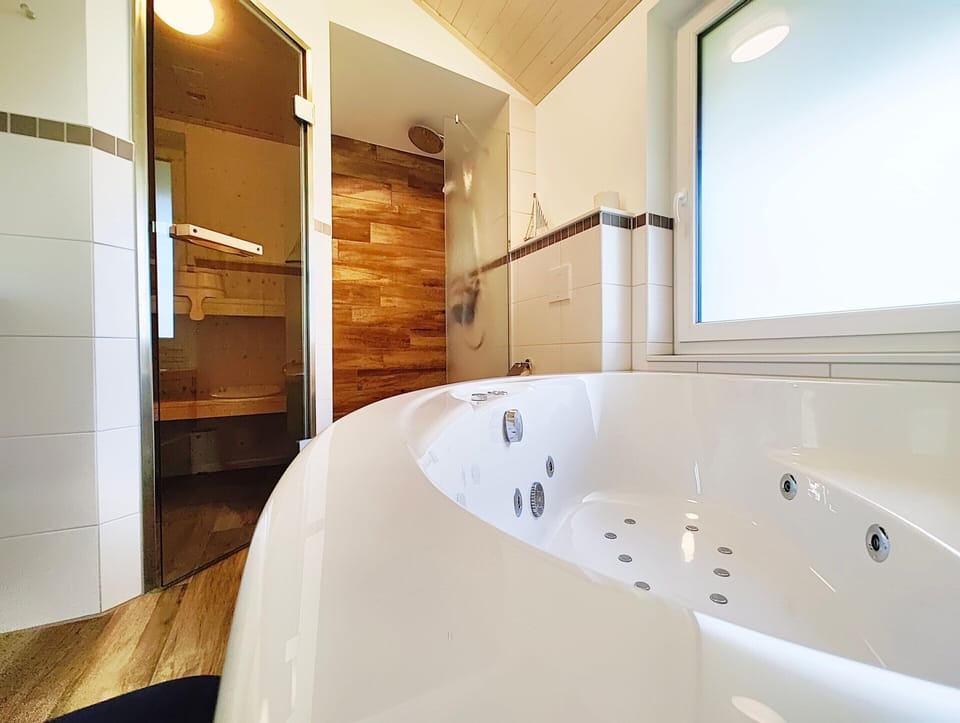 Ferienhaus mit Sauna im Ferienpark Mirow House in Mecklenburgische Seenplatte