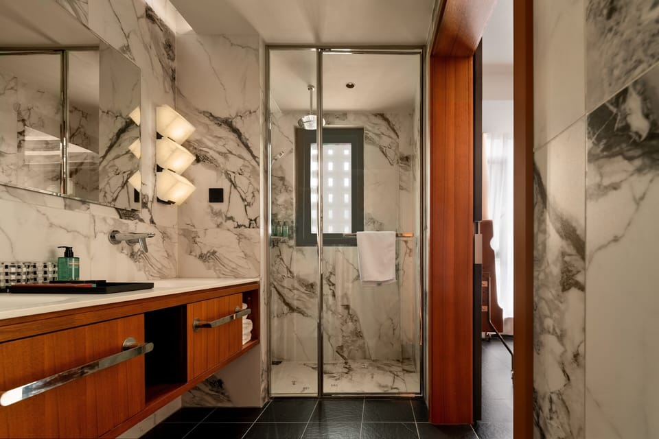 Deluxe Double Room | Bathroom | Shower, hair dryer, slippers, towels
