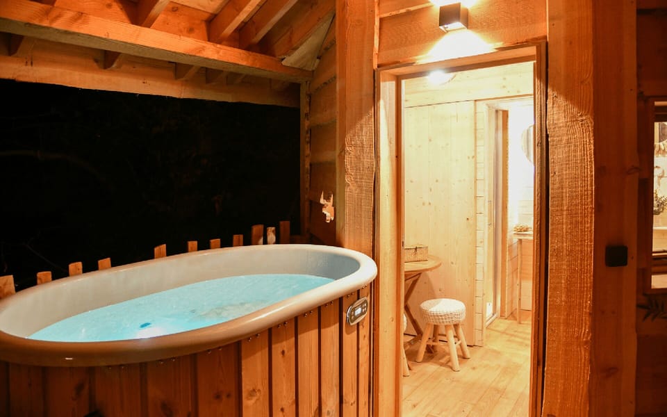 Indoor spa tub