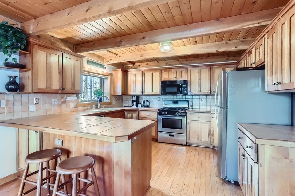 House, 3 Bedrooms | Private kitchen | Fridge, oven, stovetop, coffee/tea maker