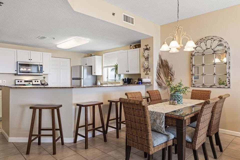 Condo, 3 Bedrooms | Dining