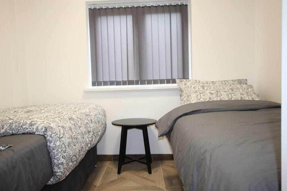 Bedroom 2 (2)