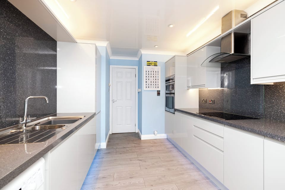 Standard House | Private kitchen | Espresso maker, electric kettle