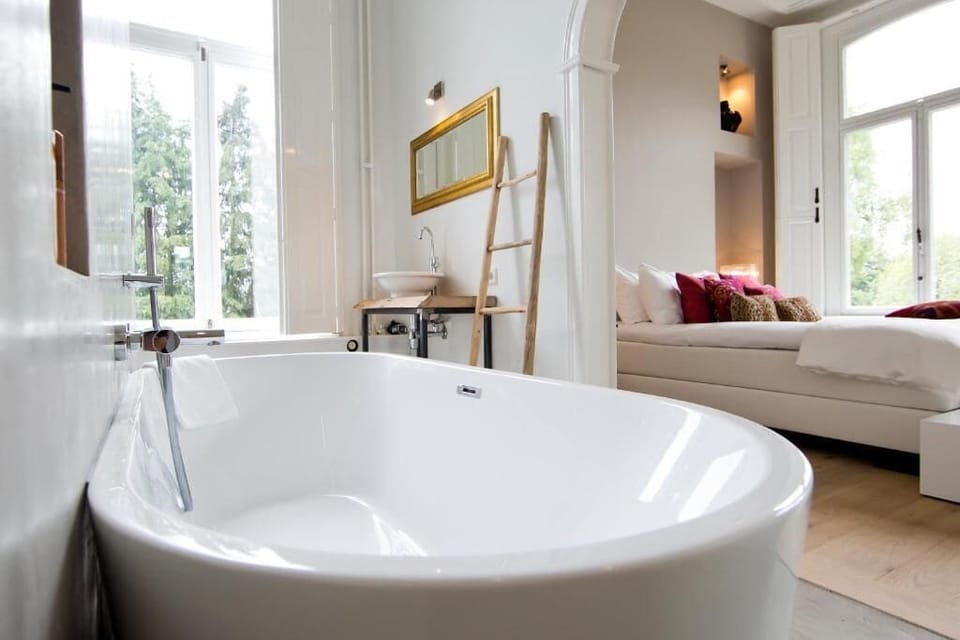 Luxury Double Room, Park View | Bathroom | Hair dryer, slippers, towels, soap