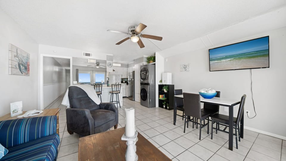 Living/Dining area