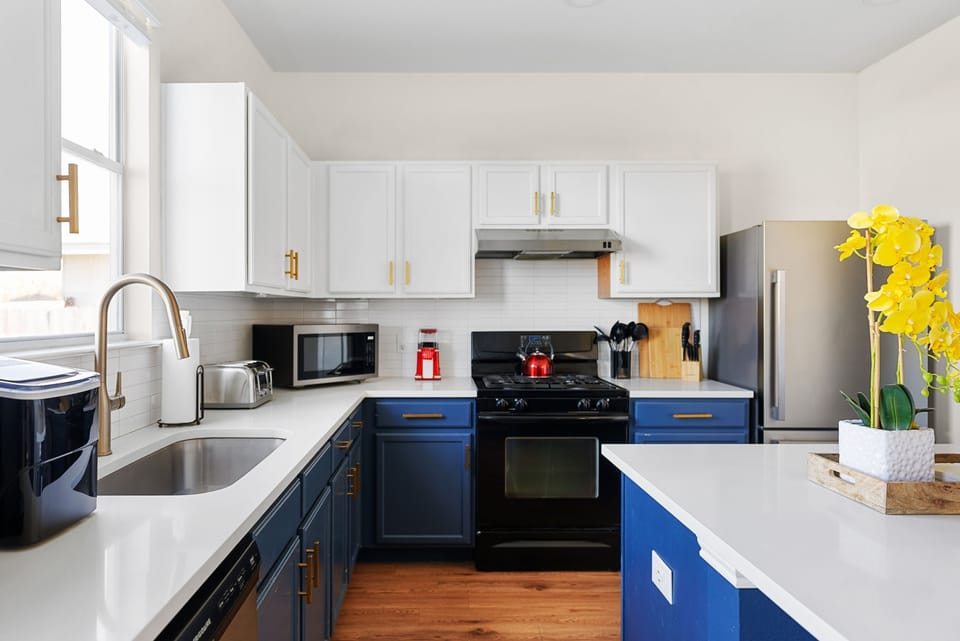 With blue accents, white cabinets, and marble countertops, this kitchen has all you need. Perfect for breakfast before Brushy Creek Trail or dinner after Kalahari Waterpark!