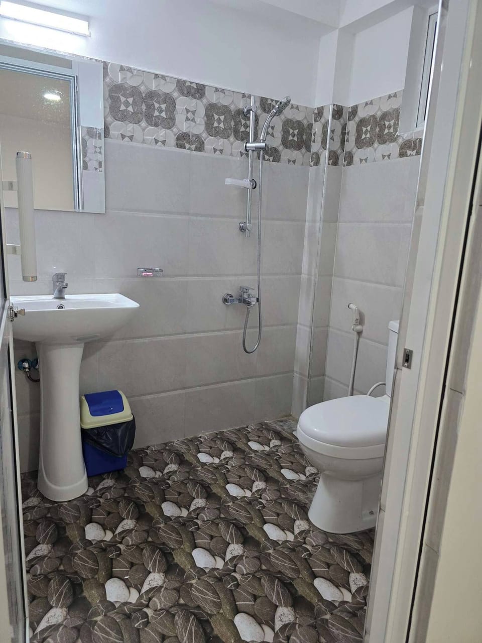 Room, 1 Bedroom, Accessible, Smoking | Bathroom