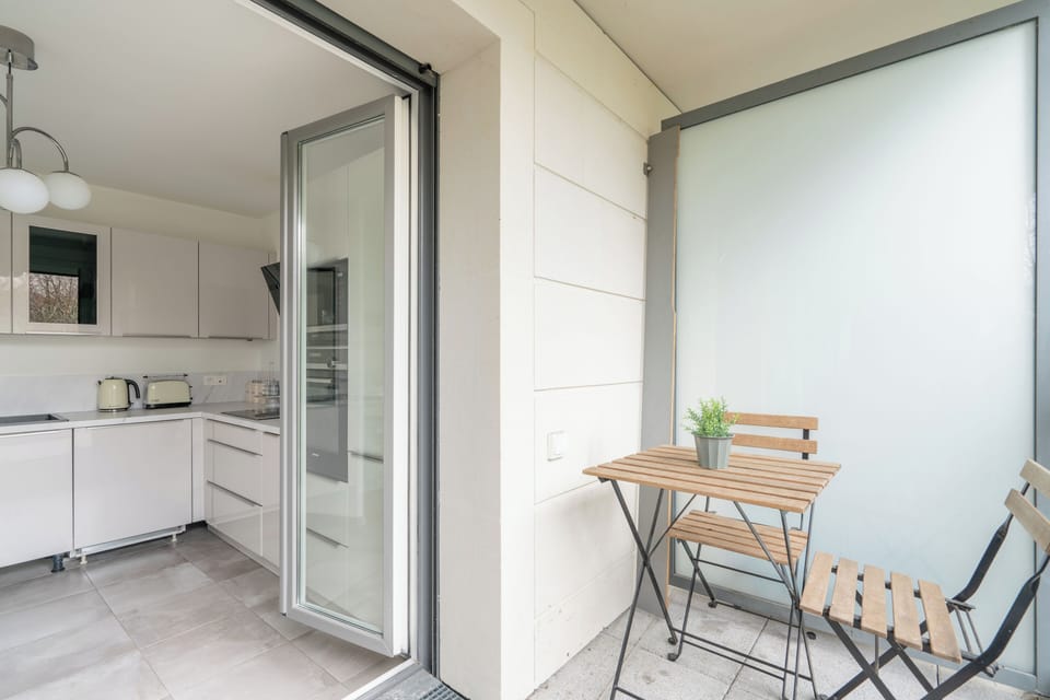 Apartment, Balcony | Private kitchen | Fridge, microwave, oven, stovetop
