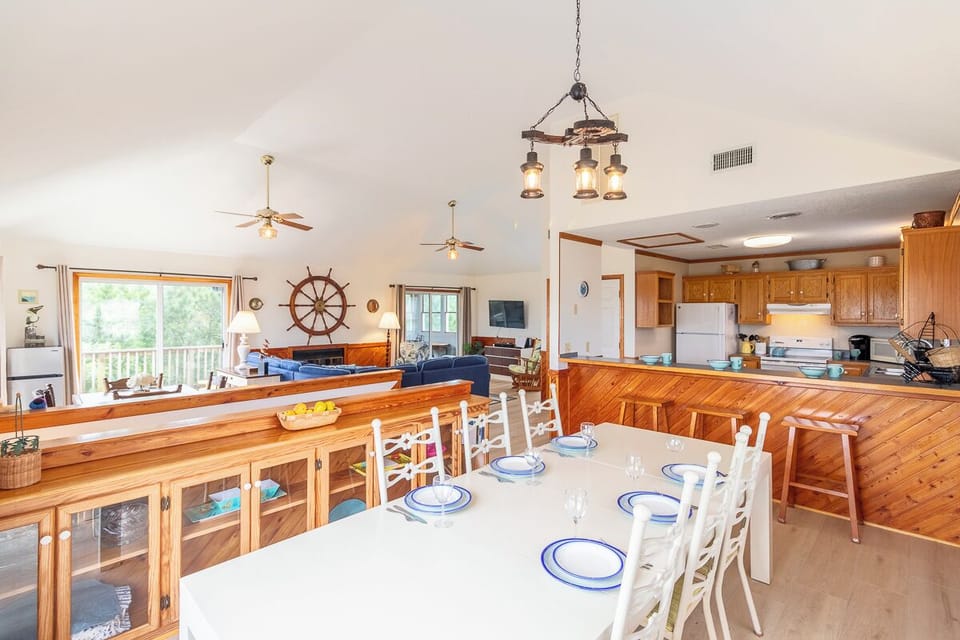 Top Level Dining Area