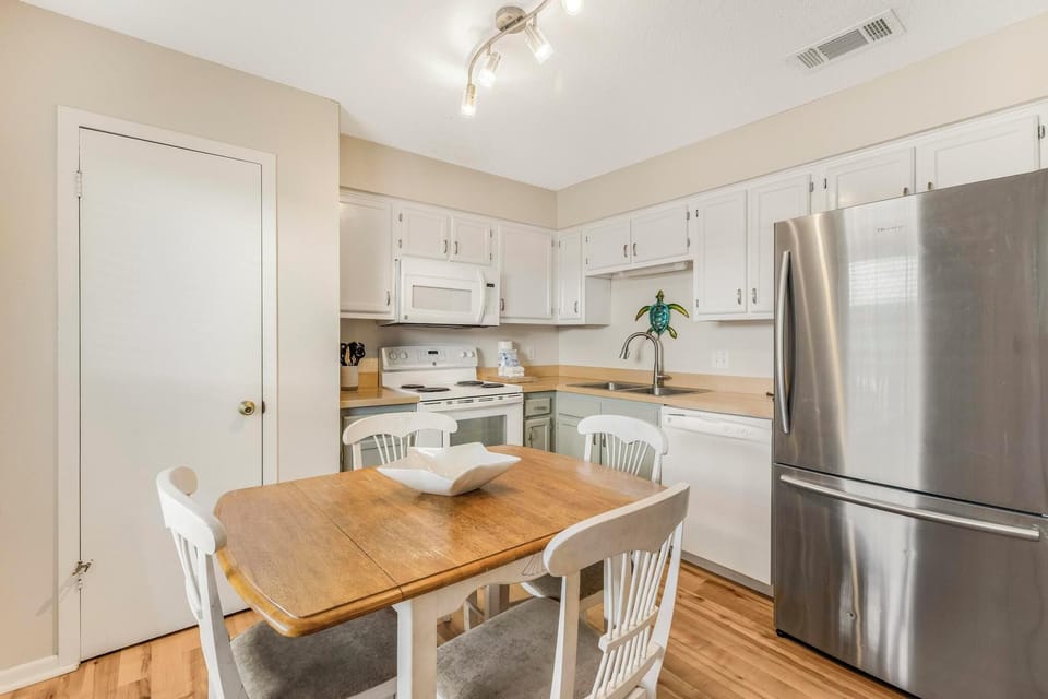 Dining / kitchen area