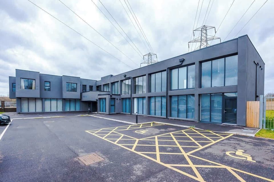 Enjoy the best of both worlds – close to Warrington’s centre and well-connected to Manchester and Liverpool via the M6
